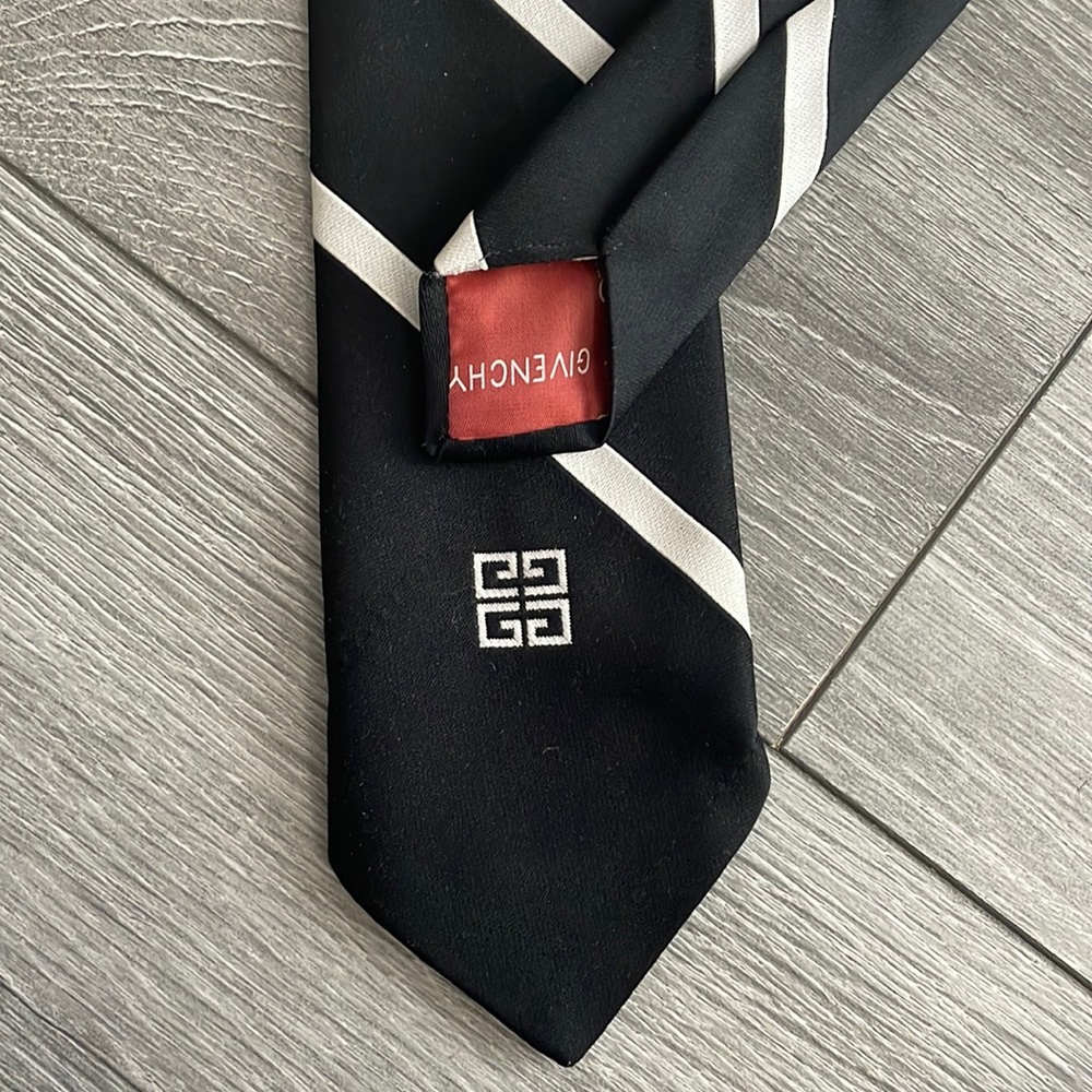 Authentic Givenchy Vintage mens neck tie